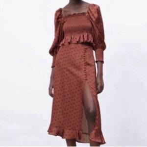 Zara MIDI Polka Dot Mauve & Olive Green Skirt
Set(Size XS)